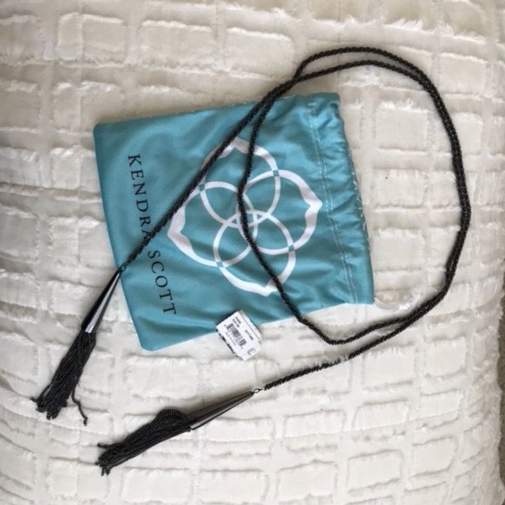Kendra Scott necklace